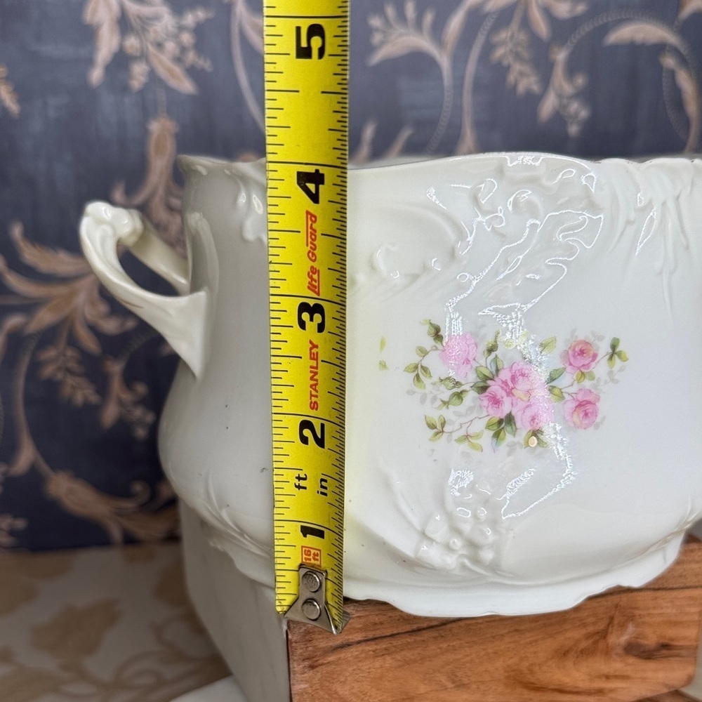 Vintage Porcelain Floral Pot With Lid and Handles - Picture 6 of 8